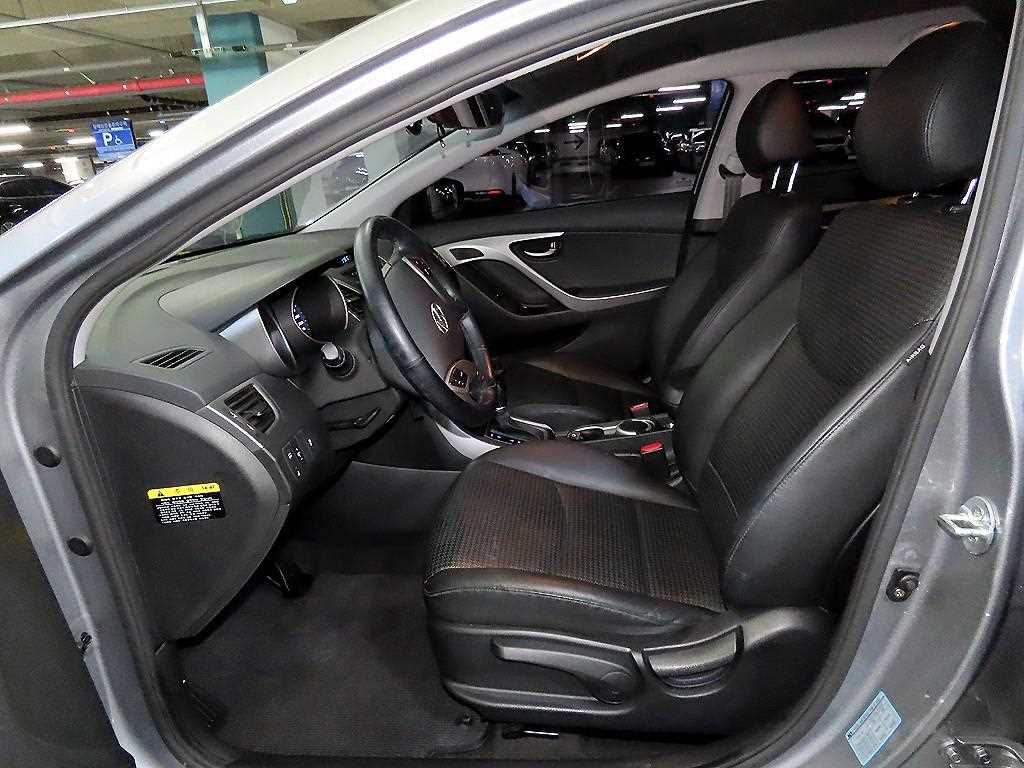 HYUNDAI Avante - Vista 6