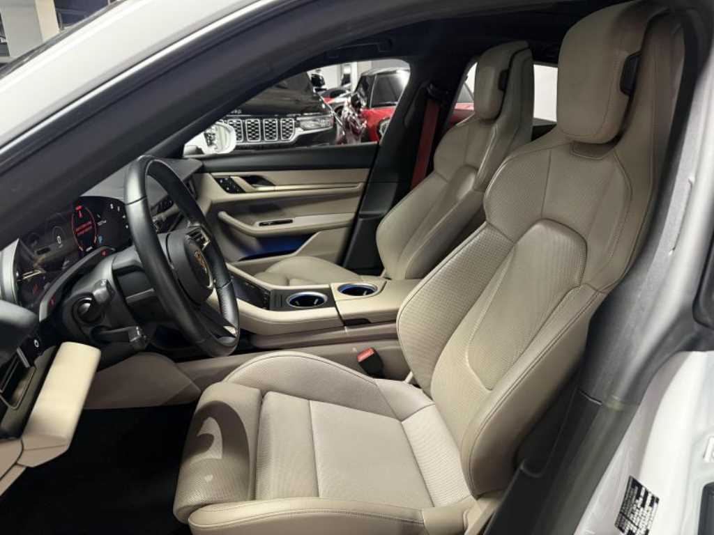 Porsche Taycan - Vista 8