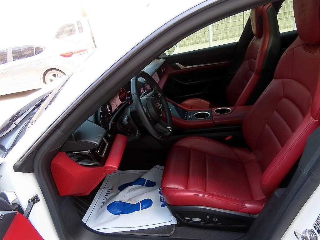 Porsche Taycan - Vista 5