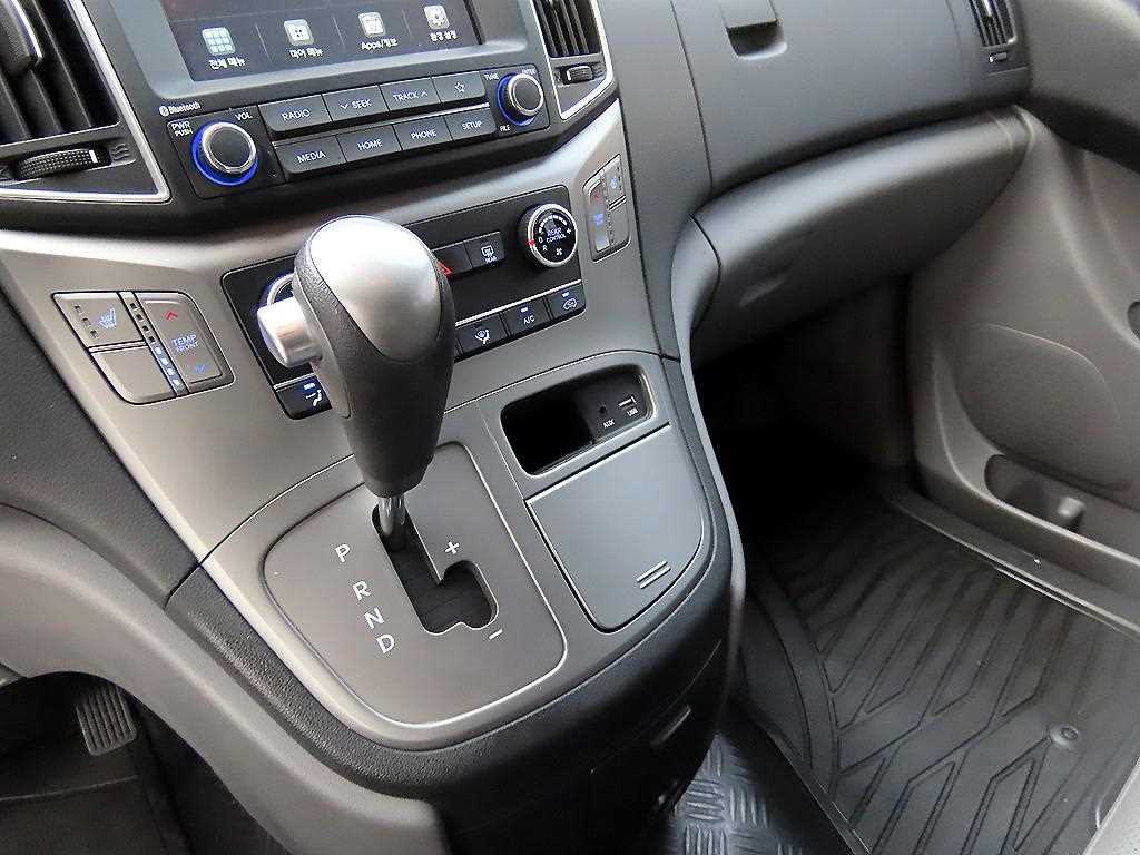 HYUNDAI Starex - Vista 11