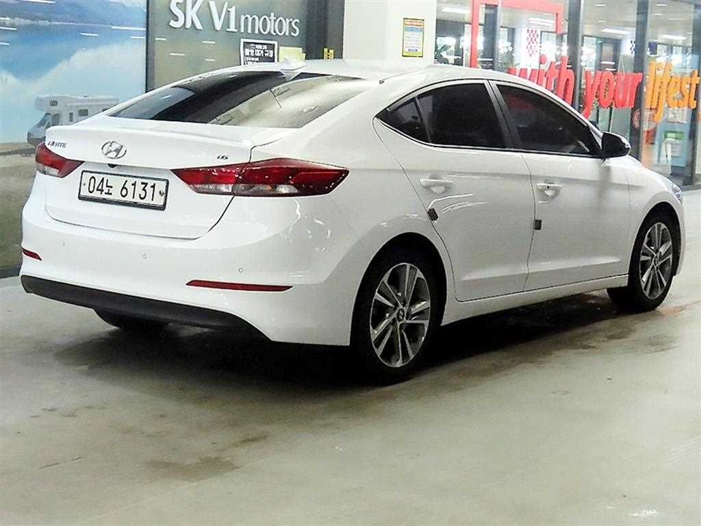 HYUNDAI Avante - Vista 4