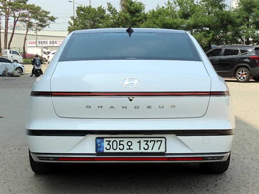 HYUNDAI Grandeur - Vista 5