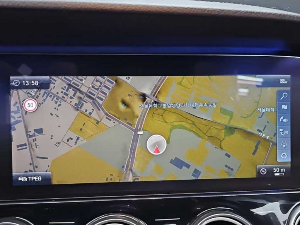 Mercedes Benz E class - Vista 8