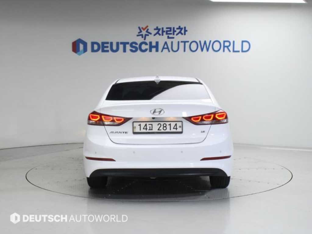 HYUNDAI Avante - Vista 4