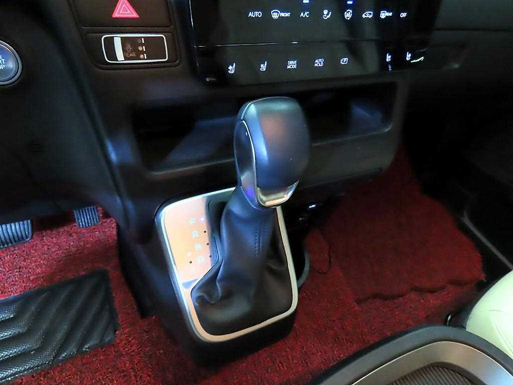 HYUNDAI Staria - Vista 12