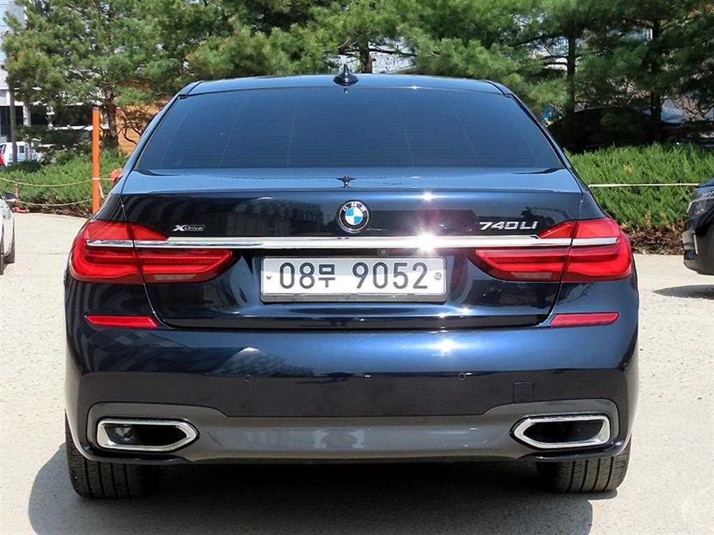 BMW 7 Series - Vista 4