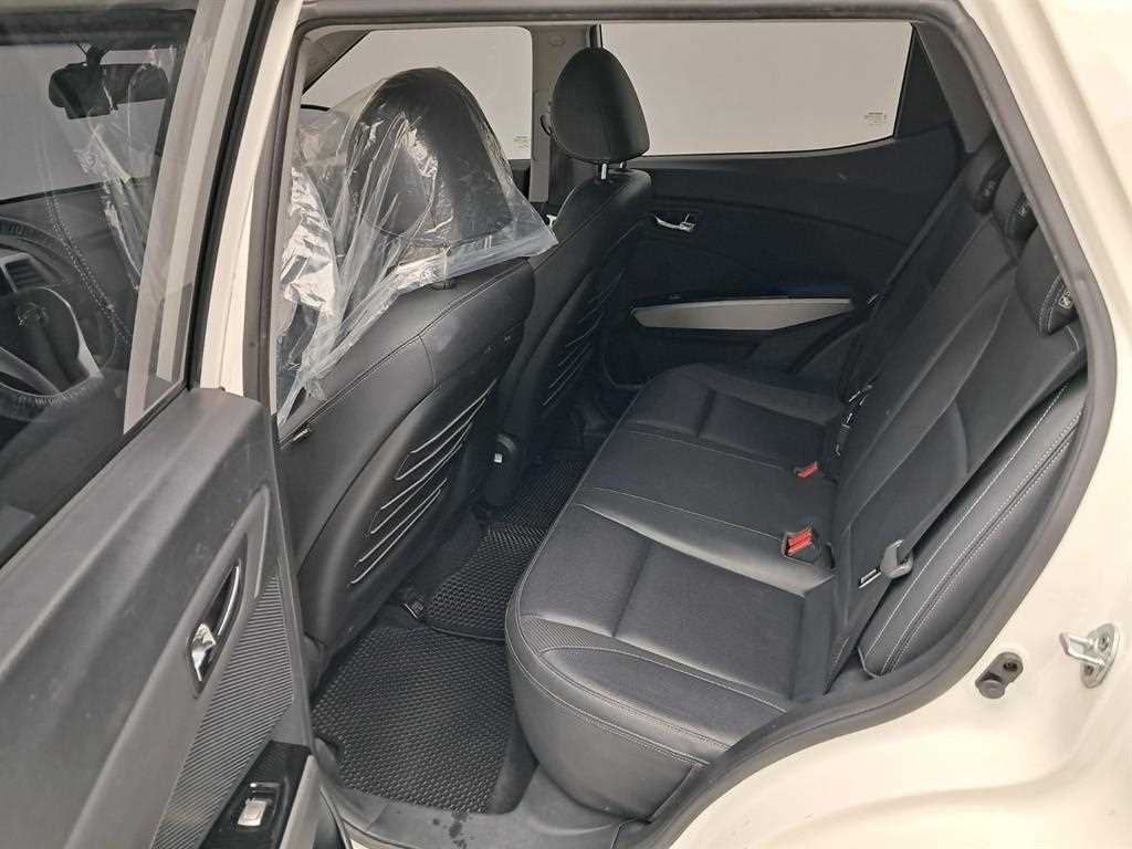 Ssangyong Tivoli - Vista 12