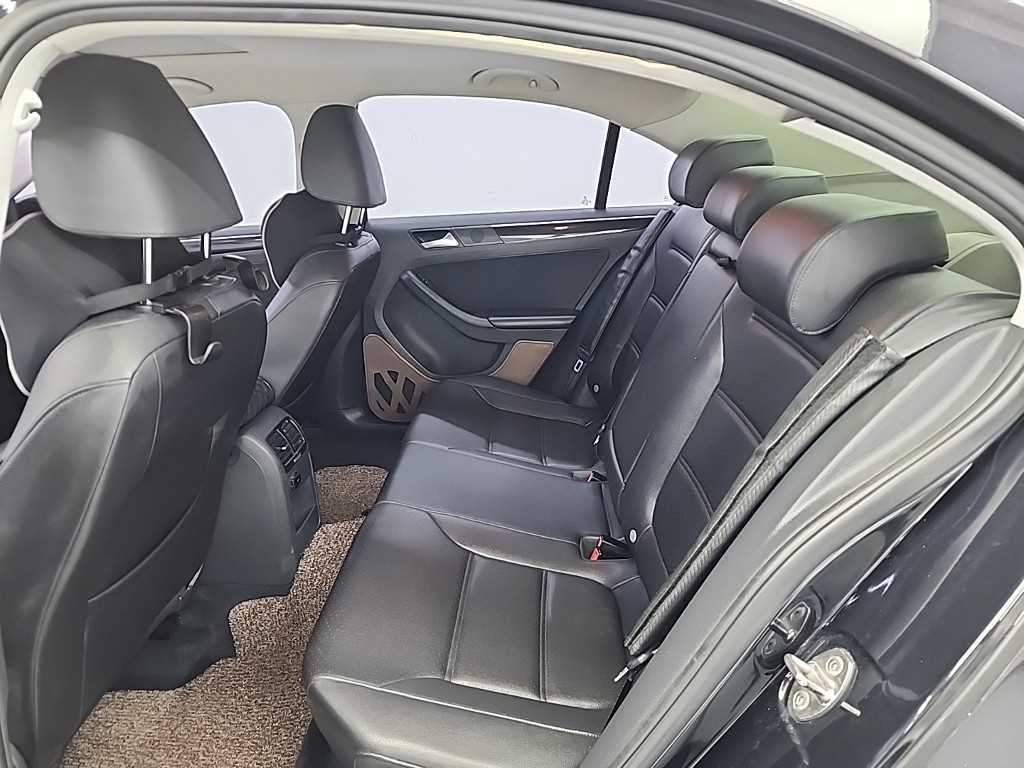 Volkswagen Jetta - Vista 12