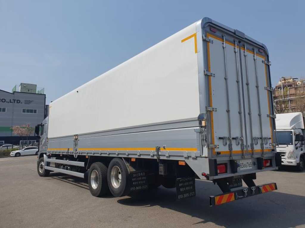 medium and large cargo truck - Vista 6