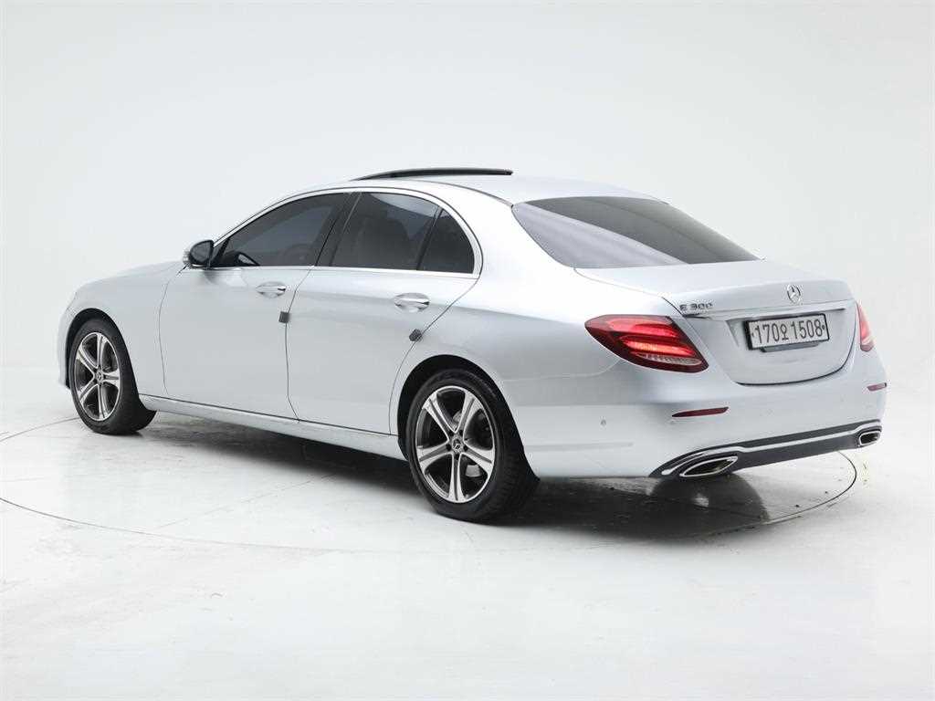 Mercedes Benz E class - Vista 4