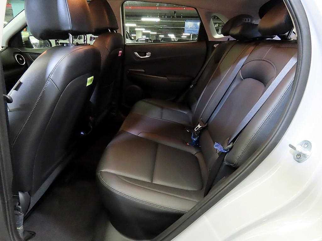 HYUNDAI Kona - Vista 7