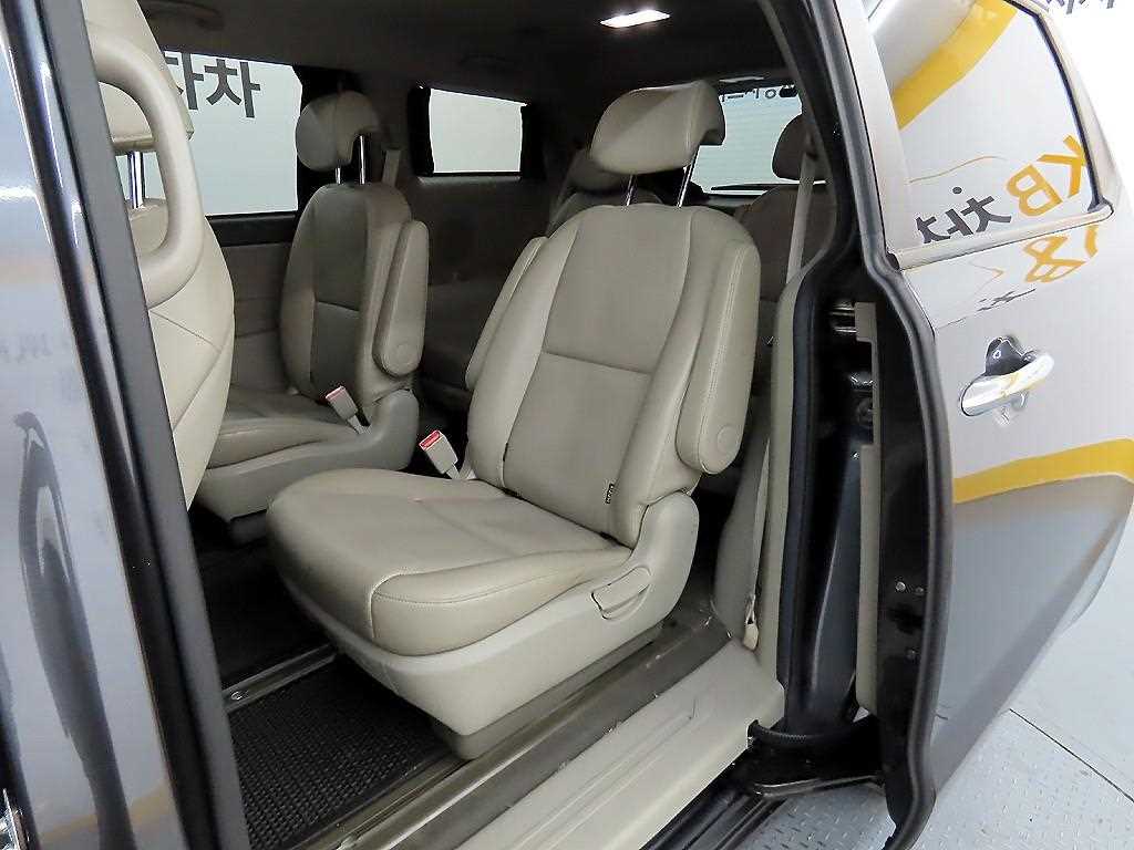 KIA Carnival - Vista 6