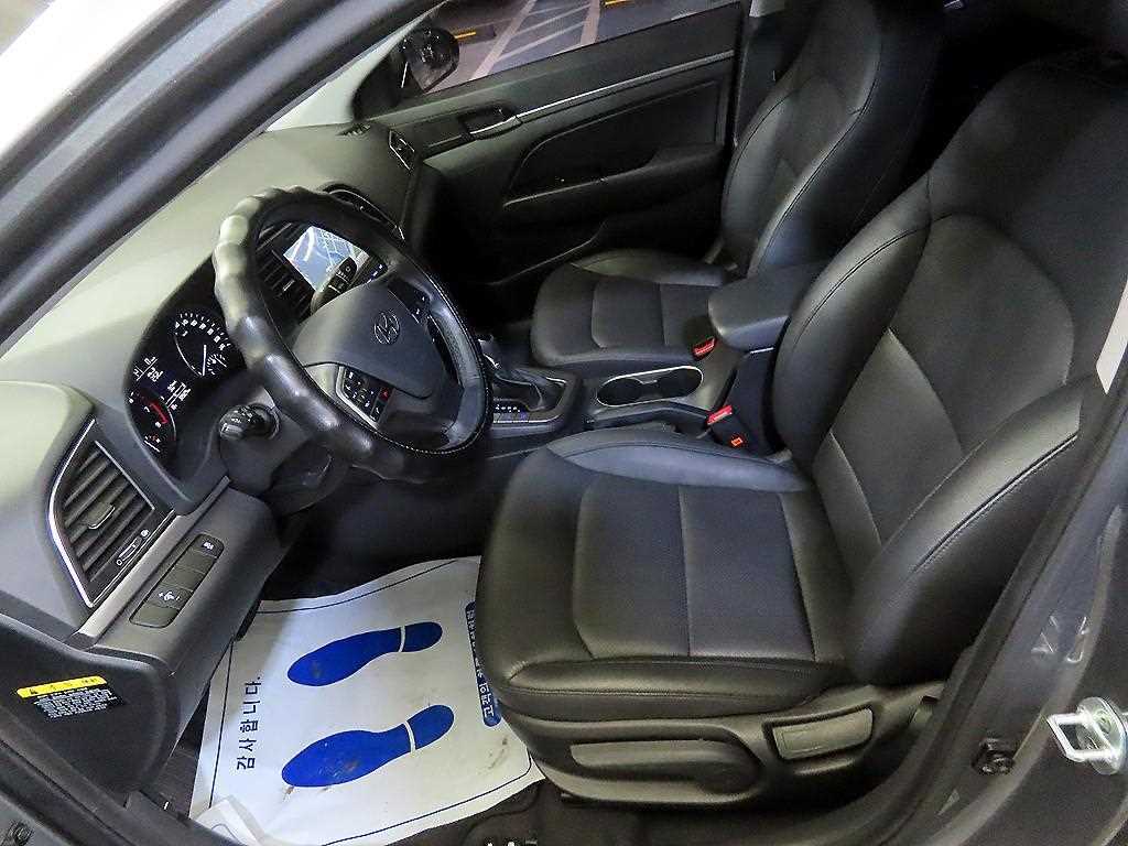 HYUNDAI Avante - Vista 6