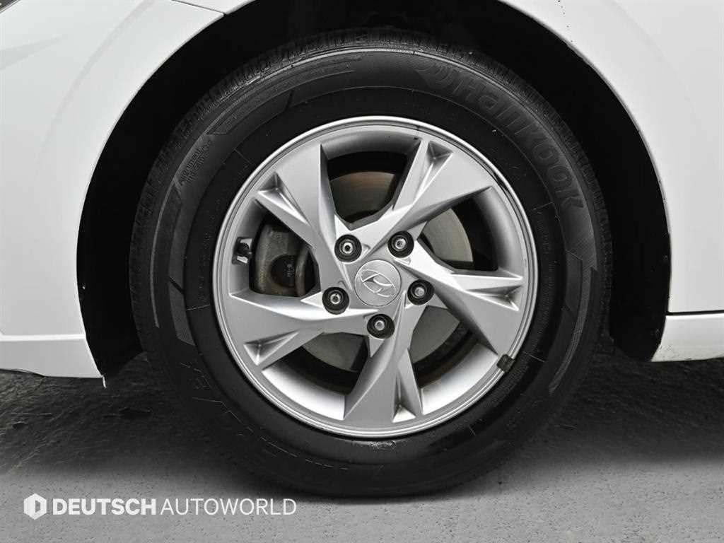 HYUNDAI Avante - Vista 5