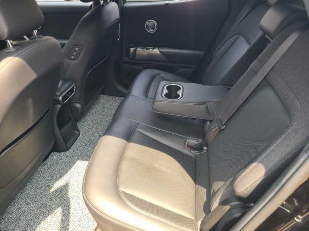 Genesis GV60 - Vista 5