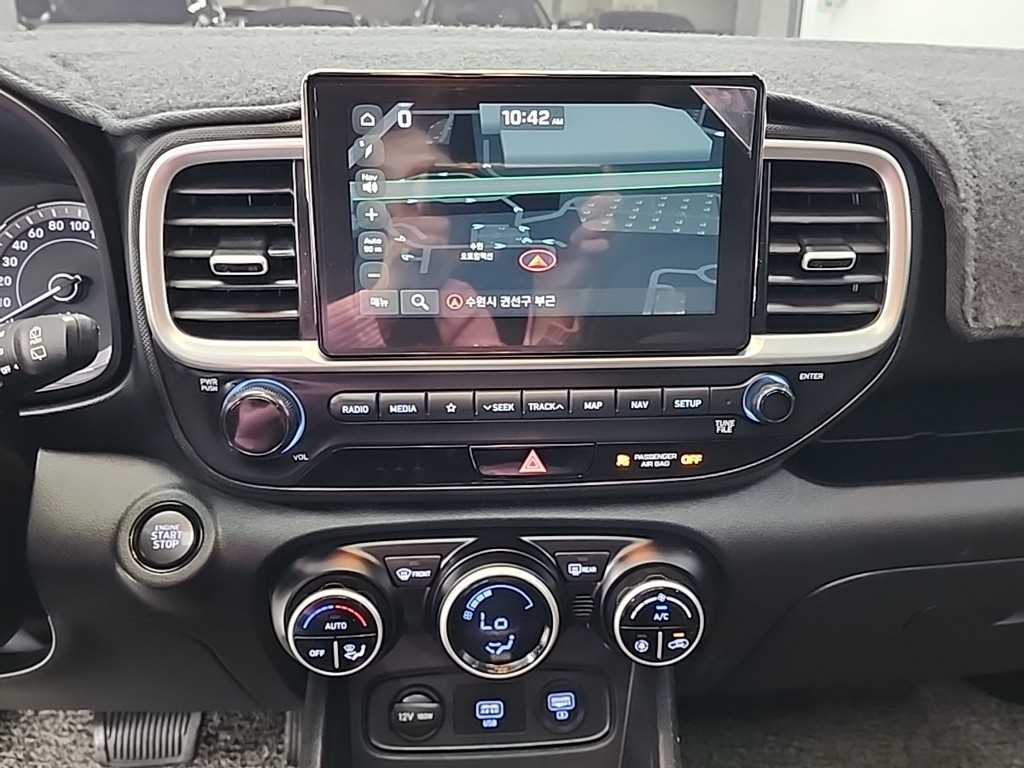 HYUNDAI Venue - Vista 10