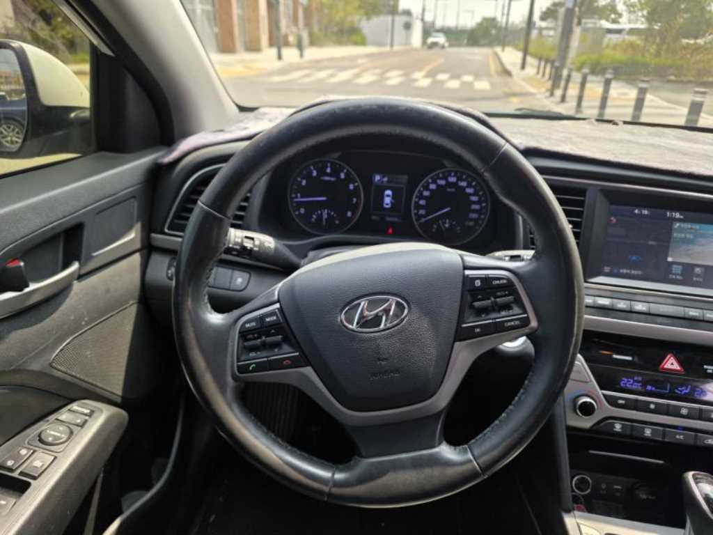 HYUNDAI Avante 2016 Blanco - Importación desde Corea - HF Imports Iquique - Foto 18