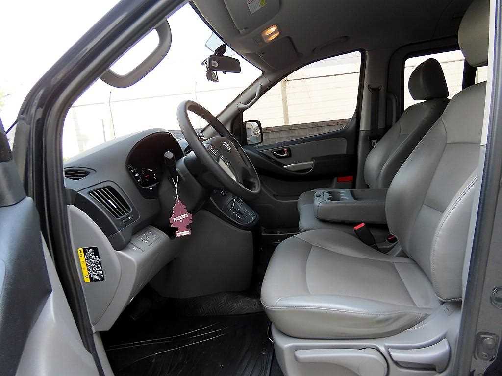 HYUNDAI Starex - Vista 5