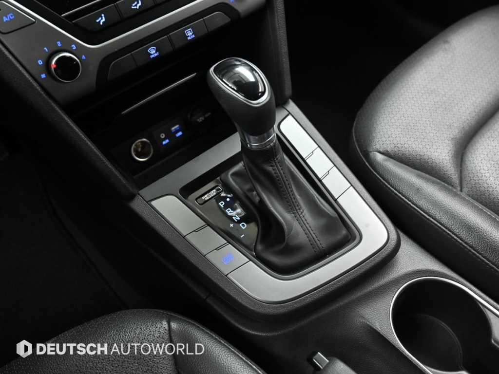 HYUNDAI Avante - Vista 10
