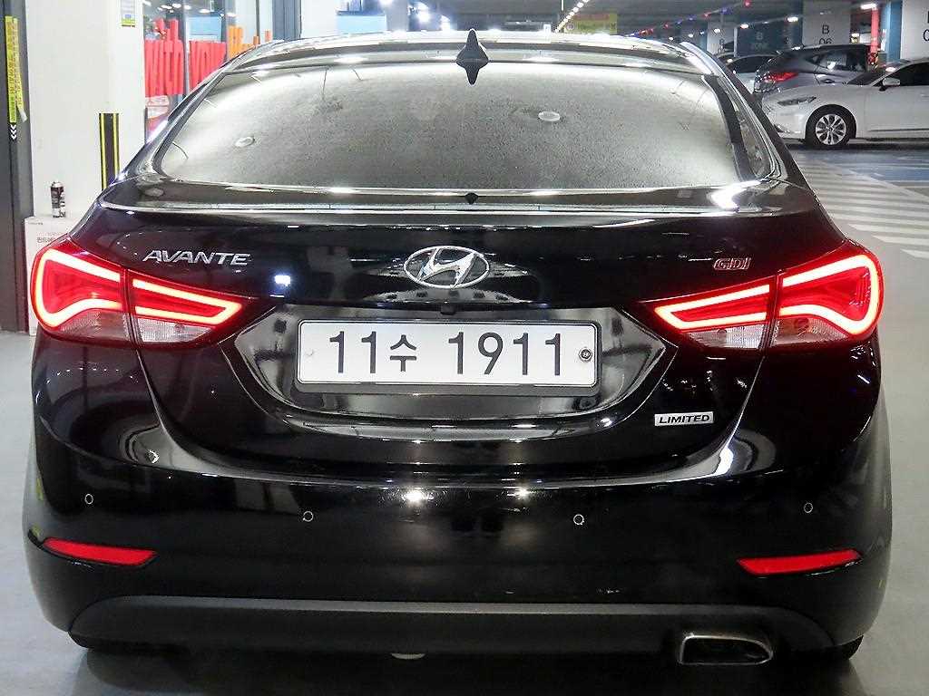 HYUNDAI Avante - Vista 5