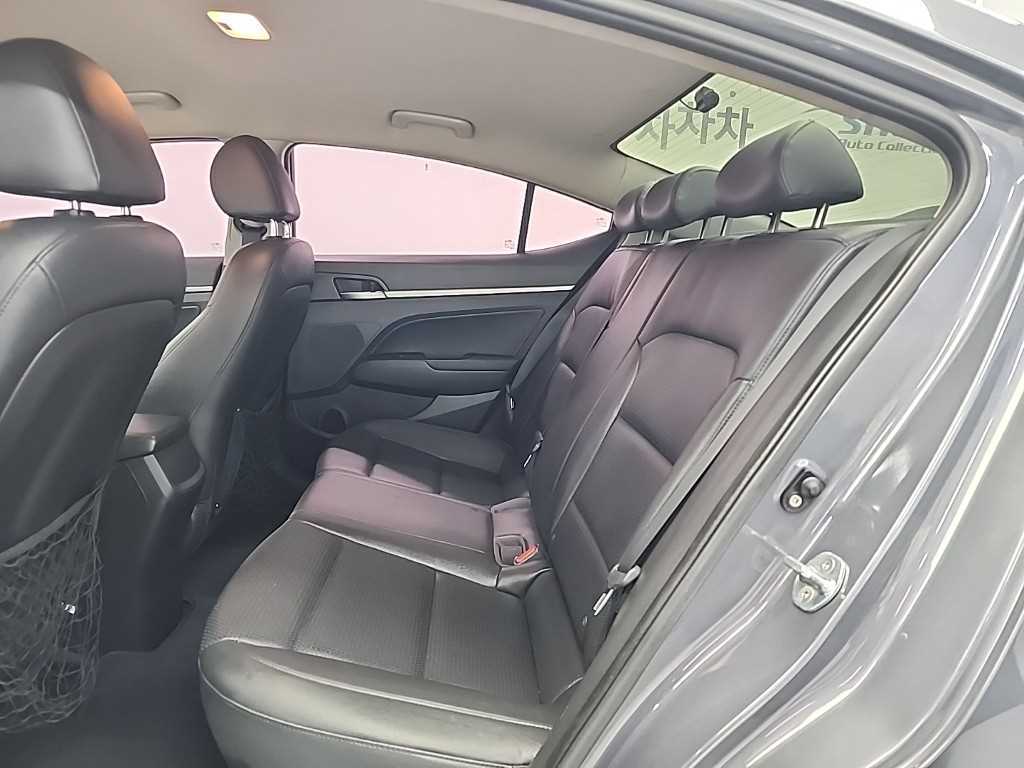 HYUNDAI Avante - Vista 12