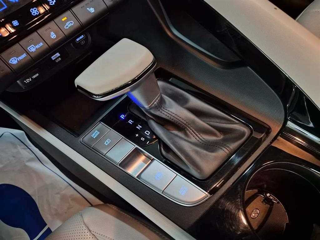 HYUNDAI Avante - Vista 11