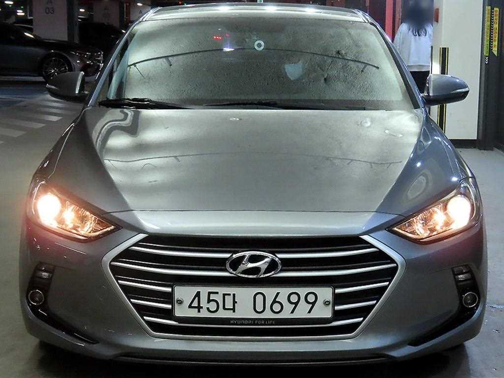 HYUNDAI Avante - Vista 2