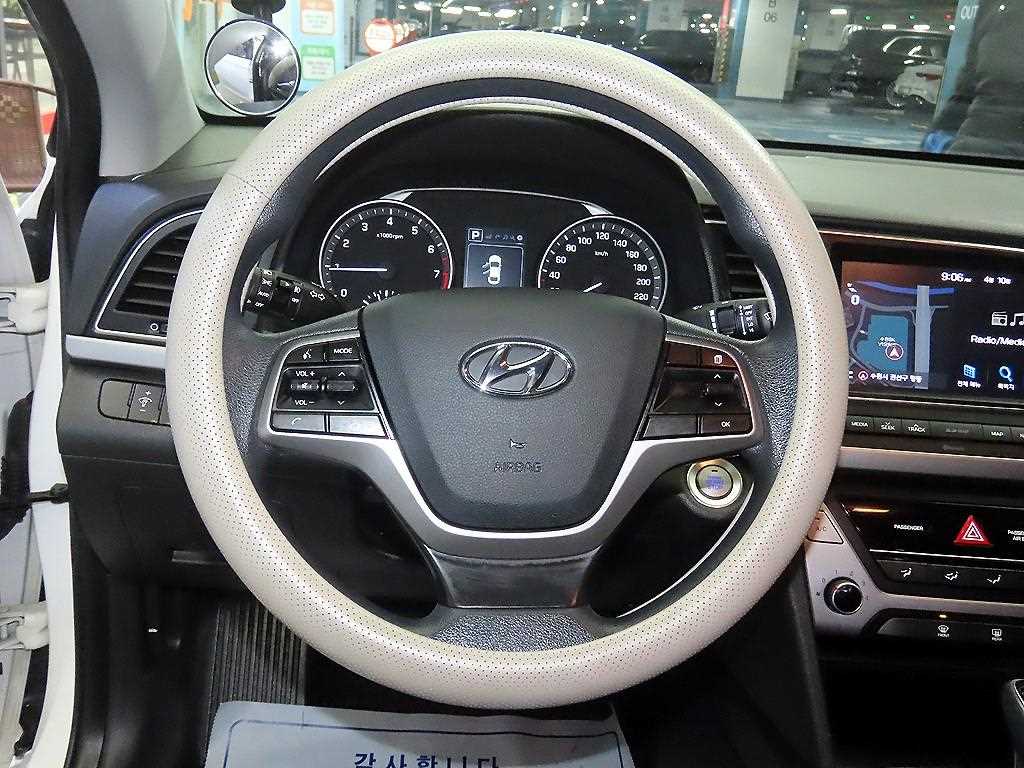 HYUNDAI Avante - Vista 8