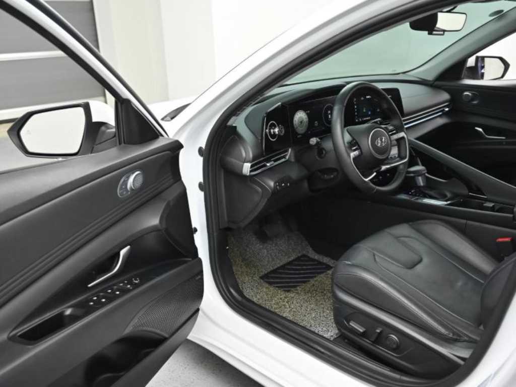 HYUNDAI Avante - Vista 11