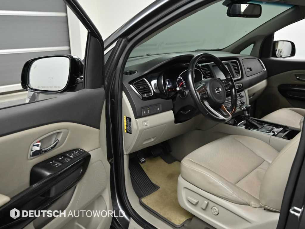 KIA Carnival - Vista 11