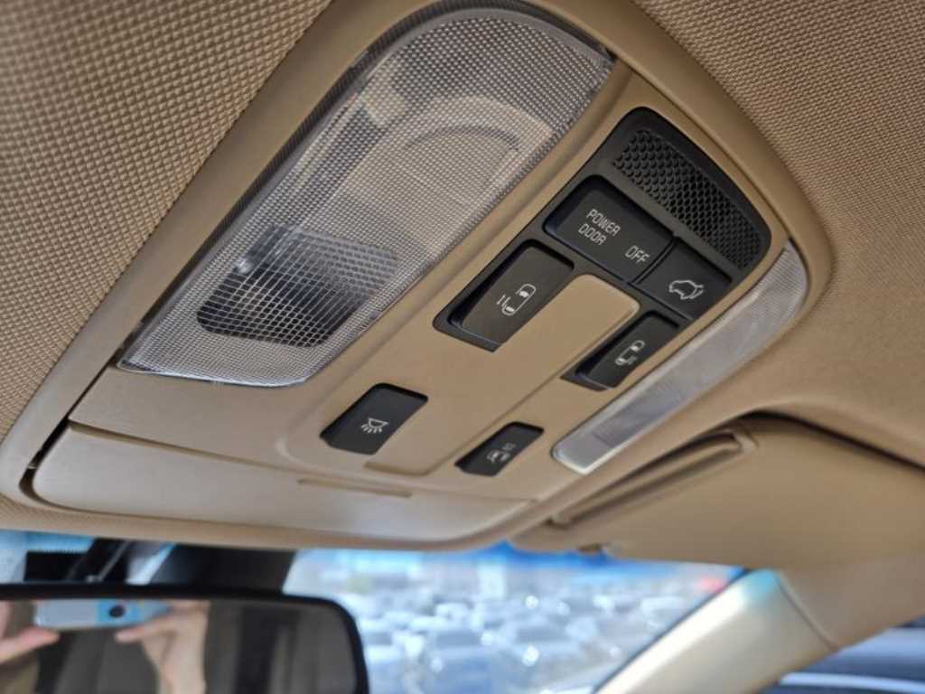 KIA Carnival - Vista 11