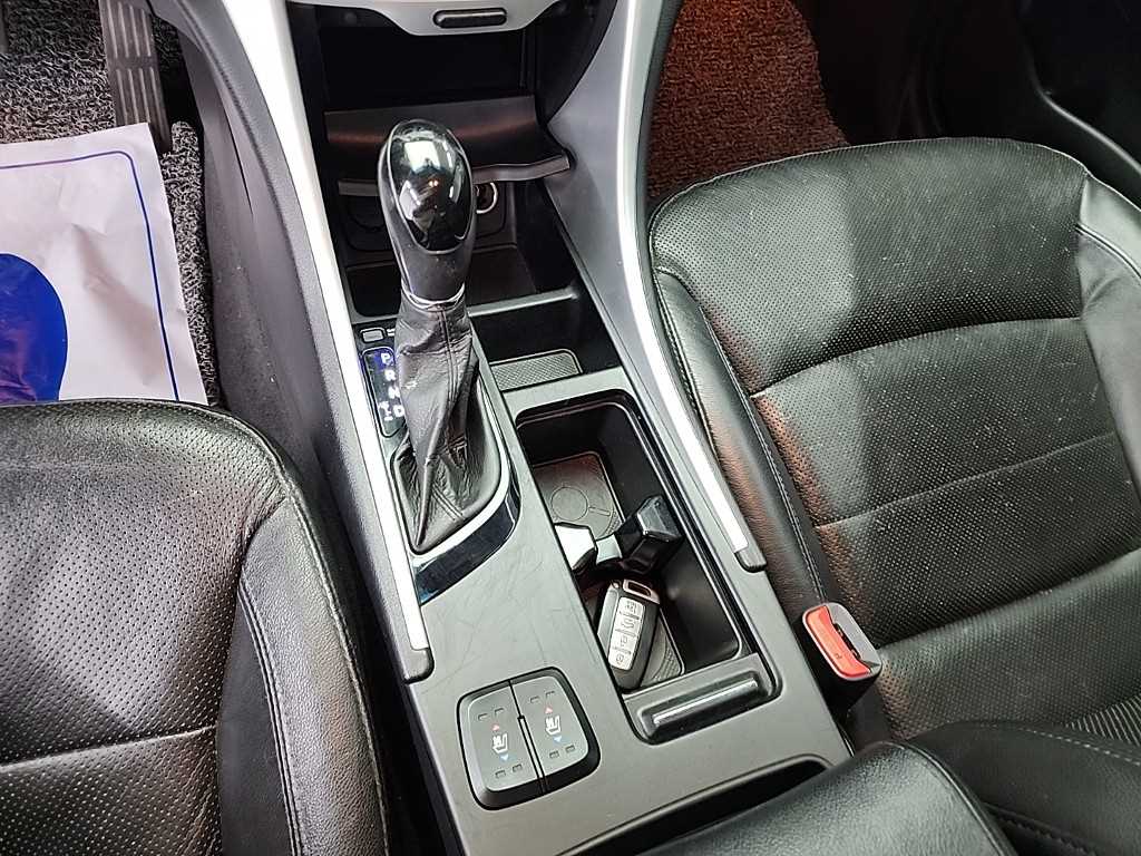 HYUNDAI Sonata - Vista 8