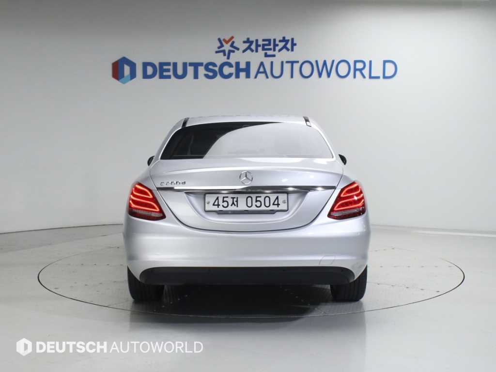 Mercedes Benz C Class - Vista 4