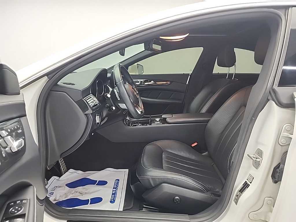 Mercedes Benz CLS Class - Vista 11