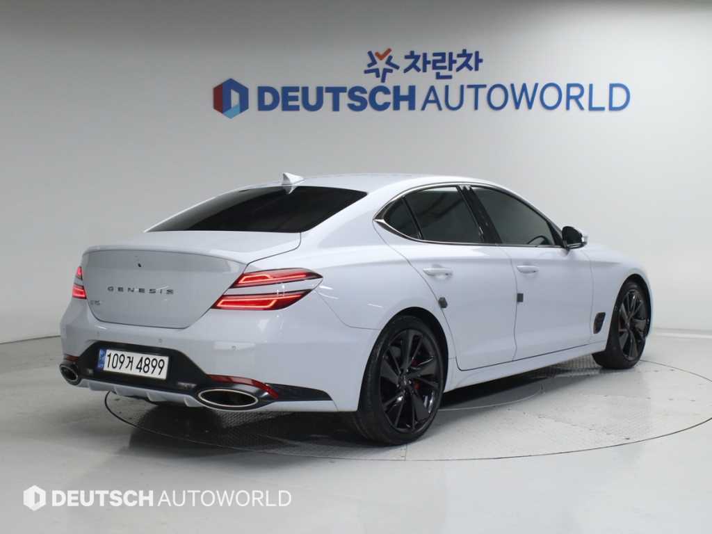 Genesis G70 - Vista 3