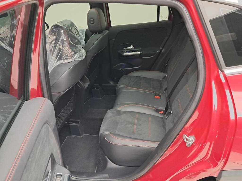 Mercedes Benz GLA Class - Vista 12