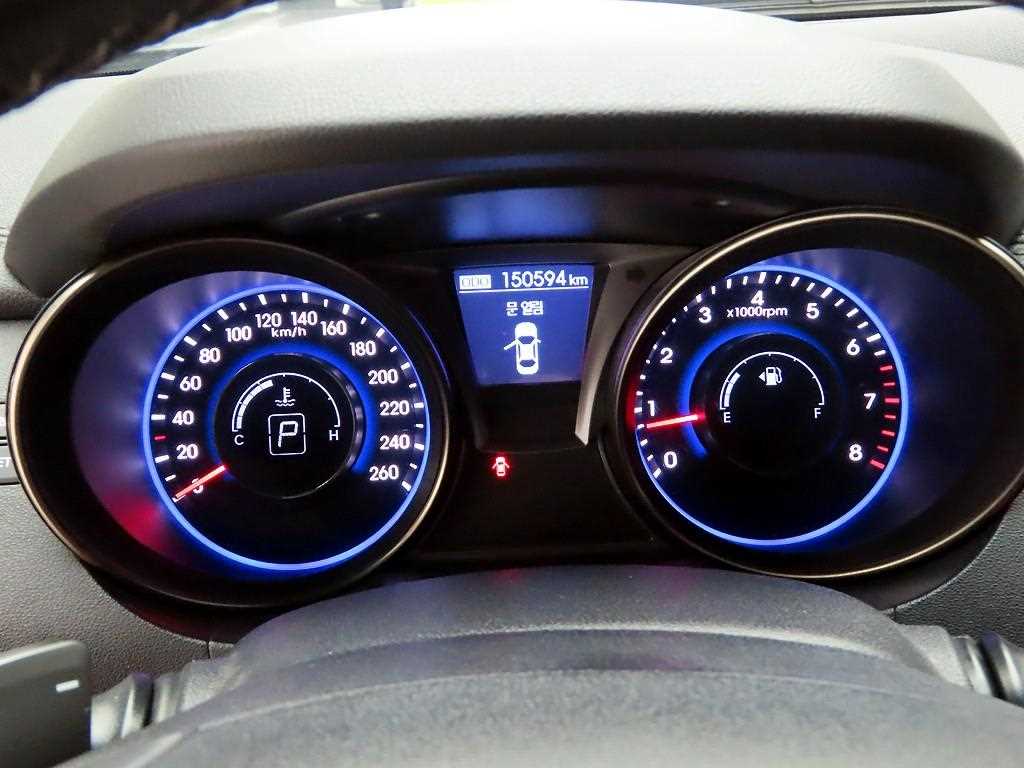 HYUNDAI Genesis - Vista 6