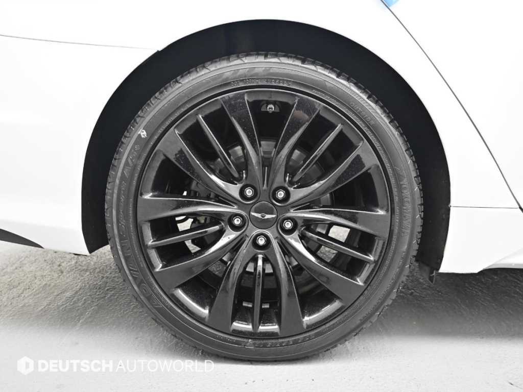 HYUNDAI Genesis - Vista 5