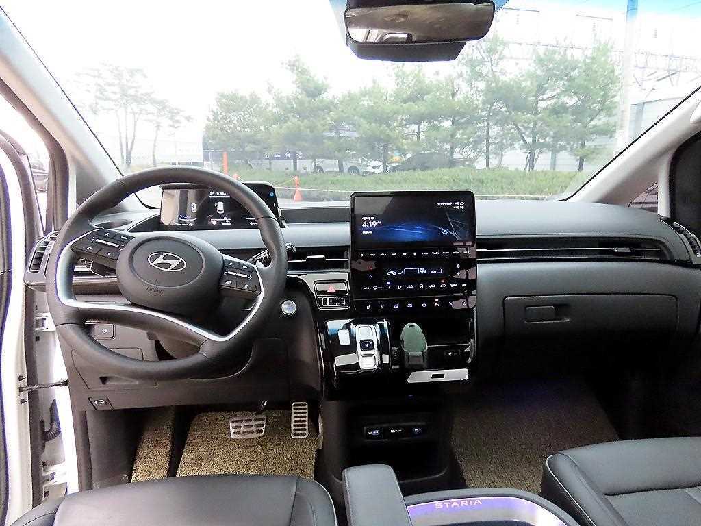 HYUNDAI Staria - Vista 8