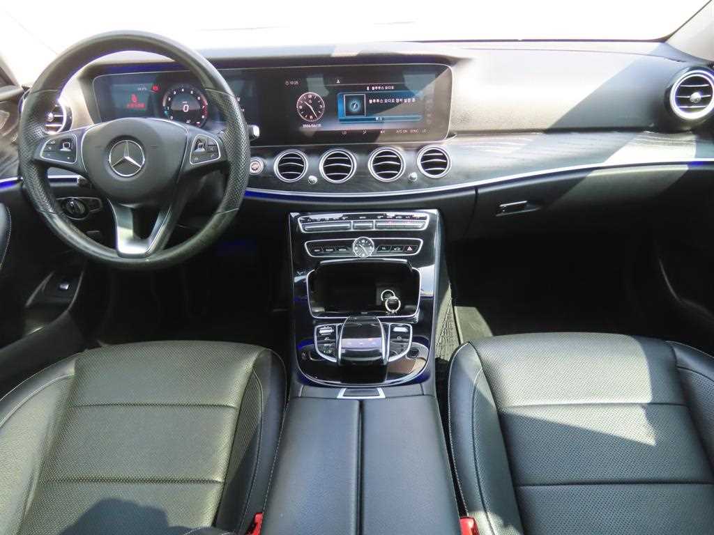 Mercedes Benz E class - Vista 8