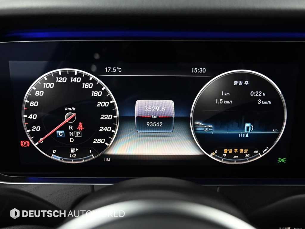 Mercedes Benz E class - Vista 8