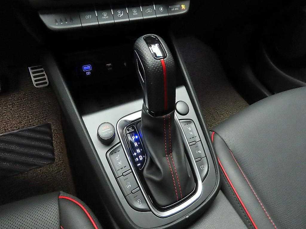 HYUNDAI Kona - Vista 10