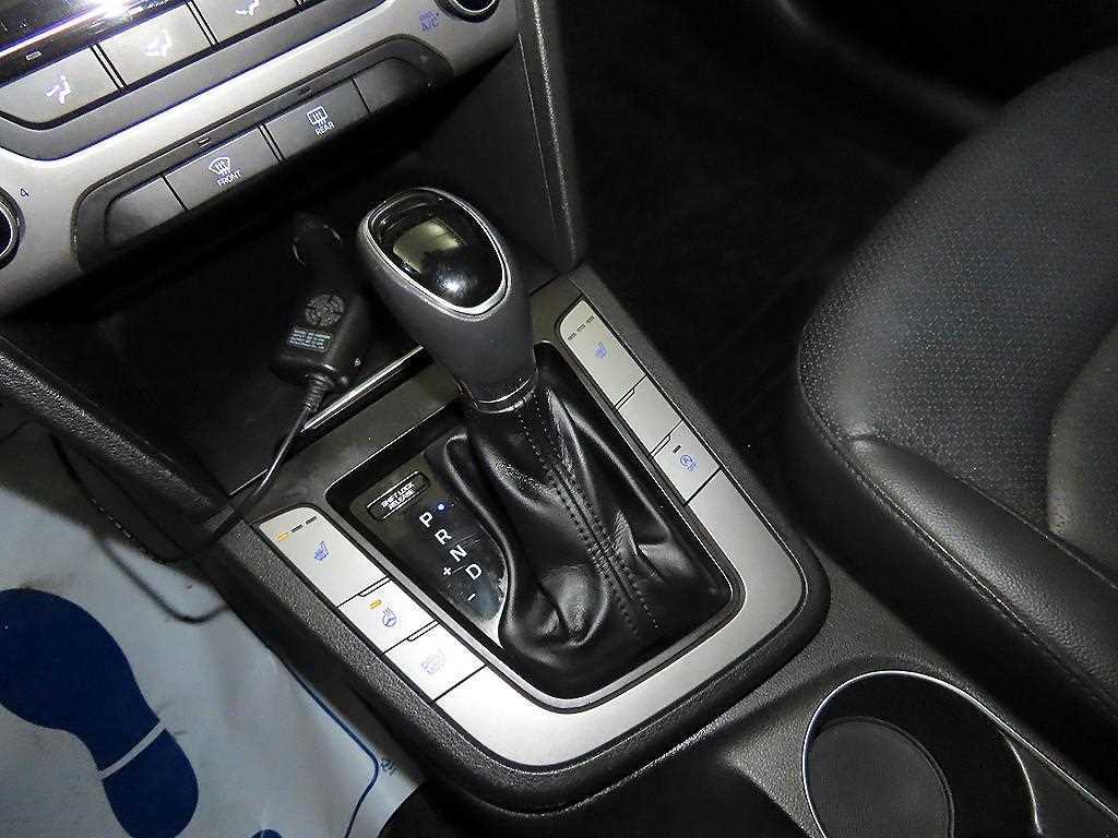 HYUNDAI Avante - Vista 12