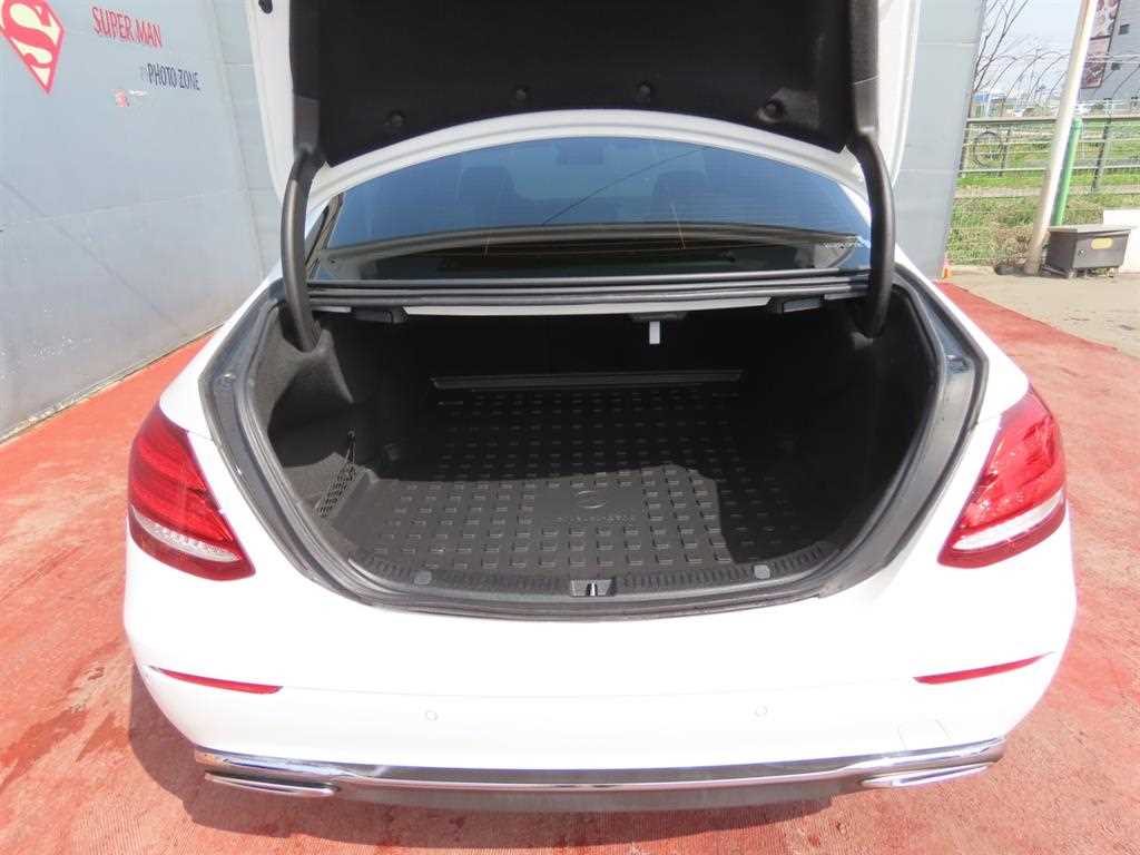 Mercedes Benz E class - Vista 5