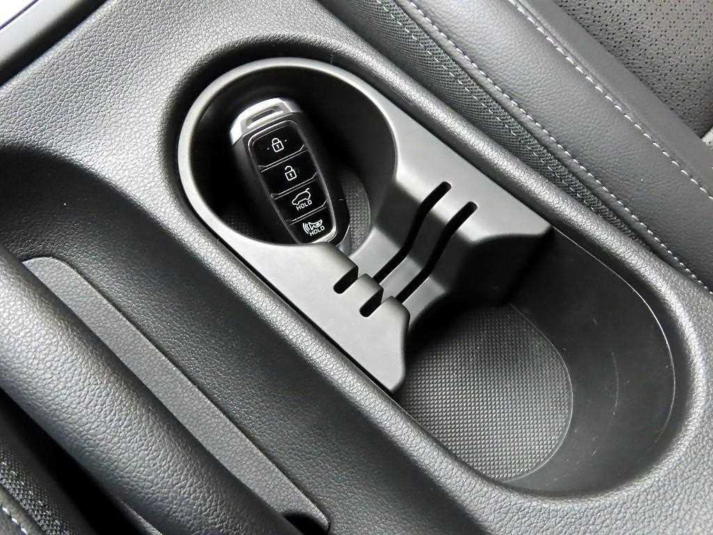 HYUNDAI Kona - Vista 12