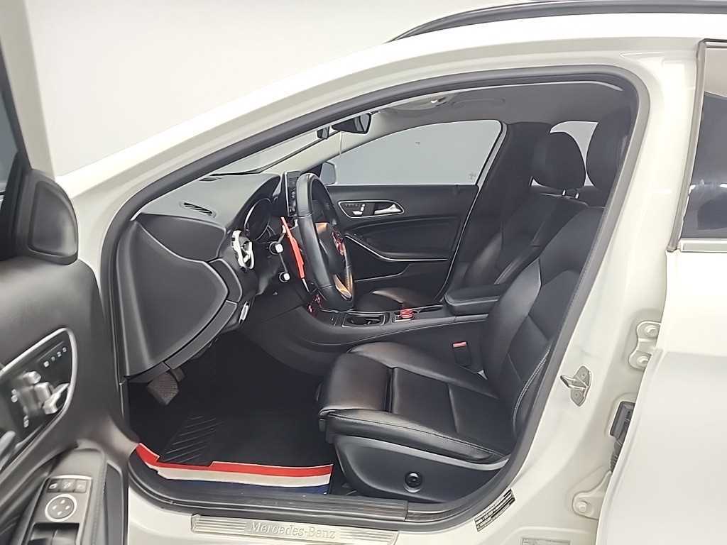 Mercedes Benz GLA Class - Vista 11