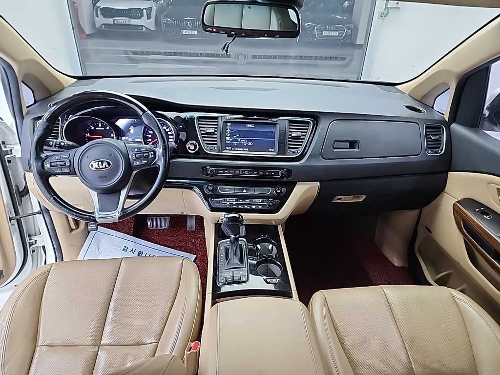 KIA Carnival - Vista 7