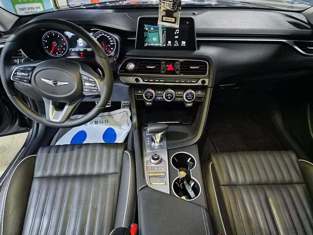 Genesis G70 - Vista 10