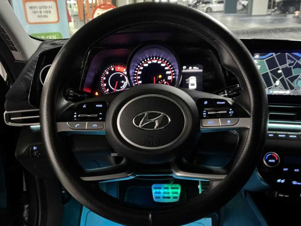 HYUNDAI Avante - Vista 7