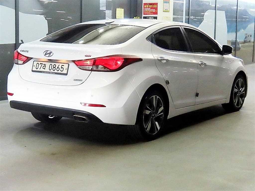 HYUNDAI Avante - Vista 4
